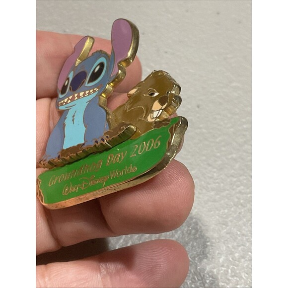 Vintage 2006 Disney Pin Limited To 2,000 Pieces - Picture 2 of 3